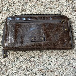 Fossil Y2K Brown Leather Distressed Zip Wallet with Brass Colored Hardware